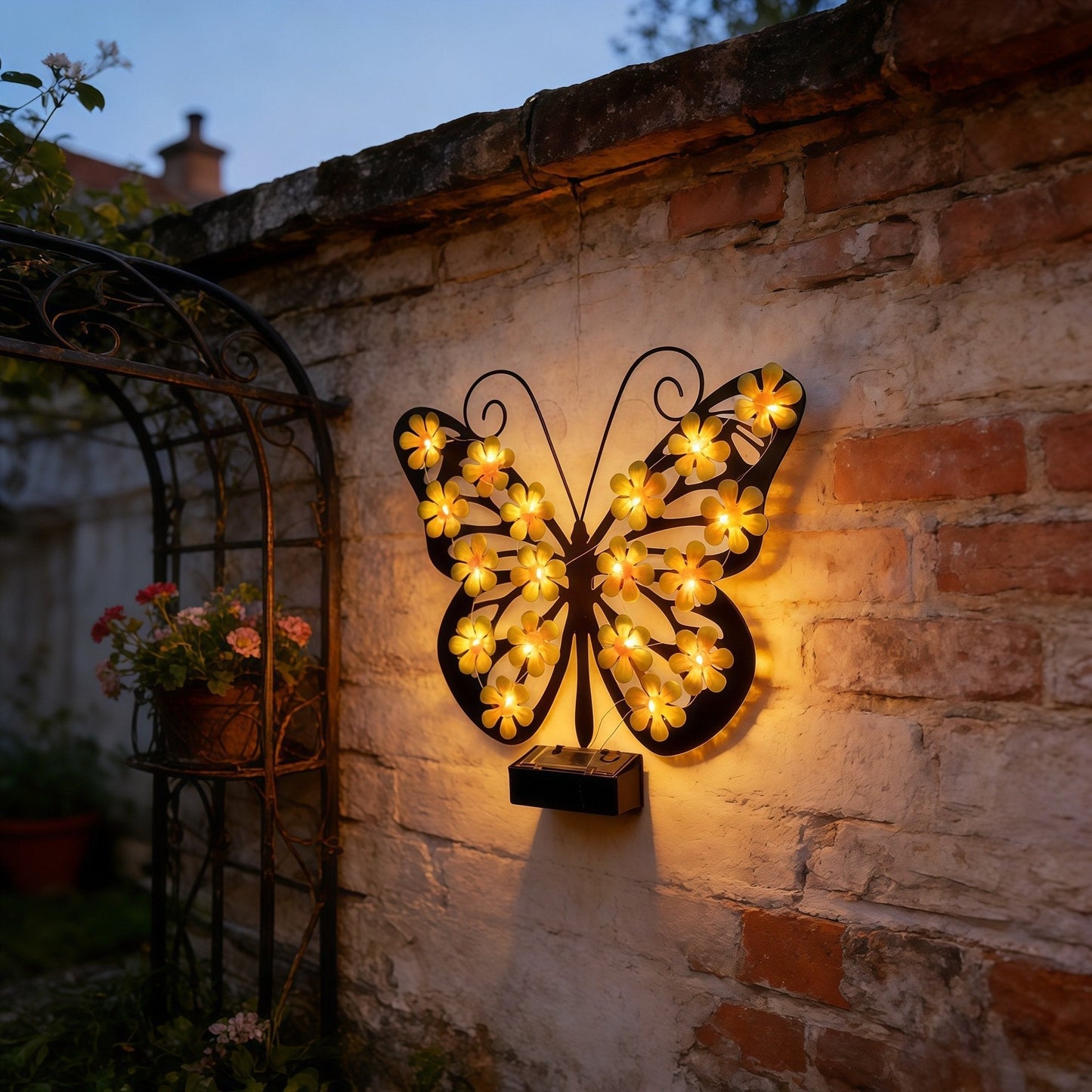 🦋 Napelemes fém pillangós falilámpa – Áttört szárnyak, meleg LED – IP65 vízálló, rozsdamentes, vezeték nélkül🌺