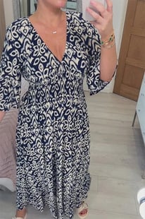 💥50% árcsökkentés📿Ingyenes gyönyörű nyaklánc☀️💃V nyak virágos nyaralás tengerparti ruha laza sokoldalú hosszú szoknya！
