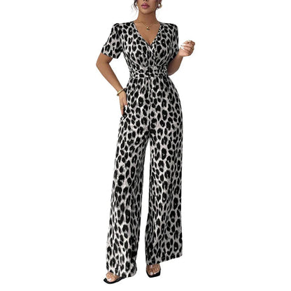 🎁⏰Az utolsó 50 darab Ingyenes ajándék🥇👍Kiváló minőség, sok pozitív értékelés🌿Légies kevert anyagú együttes✨V-nyakú elegáns jumpsuit – Kiemelt derék + széles láb, nőies homokóra alak!