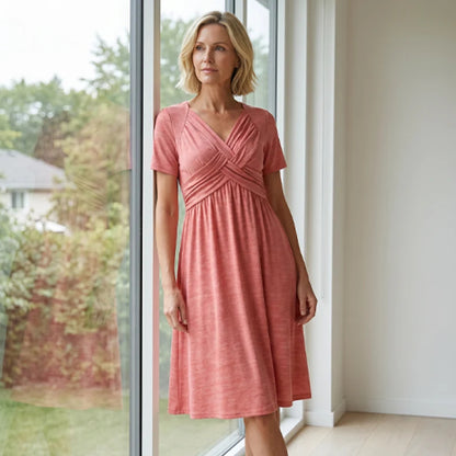 📿Ingyenes rózsa nyaklánc👗💖 Szív alakú nyakkivágású ruha – Prémium légáteresztő keverék, ráncálló utazási alapdarab! ✨🌿
