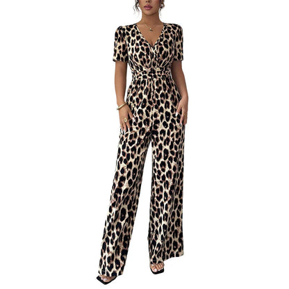 🎁⏰Az utolsó 50 darab Ingyenes ajándék🌿Légies kevert anyagú együttes✨V-nyakú elegáns jumpsuit – Kiemelt derék + széles láb, nőies homokóra alak!