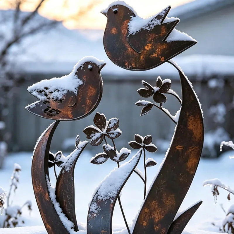 🌿 Rusztikus fém kerti cövek🐦 Virág-madár mintás díszcövek – Tartós kerti díszelem!