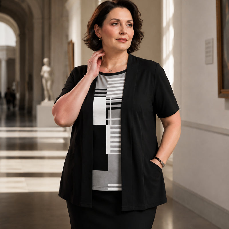 👚✨ Modern geometrikus mintás felső – Laza réteges hatás, selymes tapintás, XL–5XL-ig! 🌟💃