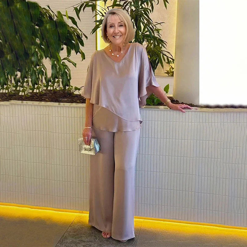 👍2026 Új modell📿Ingyenes gyönyörű nyaklánc🌸Tavaszi női öltöny szett közepes ujjakkal✨Plus size kétrészes alkalmi szett – Fényes luxus anyag, elegáns V-nyakú kialakítás!
