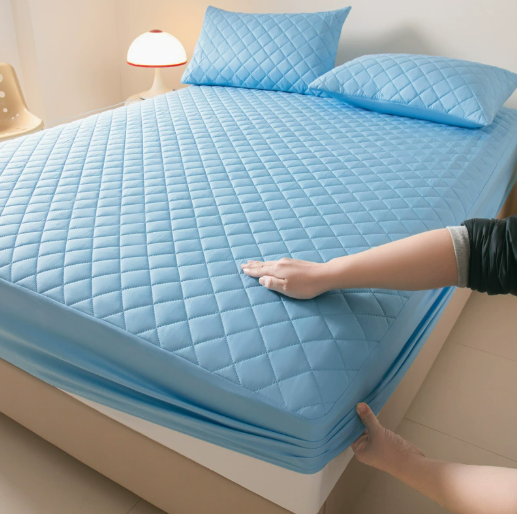 🛏️ Teljesen vízzáró matracvédő😴 Puha, párnázott felület + mély sarkok – Nem csúszik, nem mocorog!