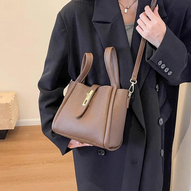 😜40% árcsökkentés 👜 Prémium vödrös kézitáska✨ Nagy kapacitású női műbőr táska – Állítható pánt, egyedi stílus minden alkalomra！