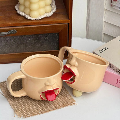 ☕😜 3D-s arcképes vicces bögre – Kinyújtott nyelvű design, prémium kerámia, C-alakú fogantyú! ✨🎁
