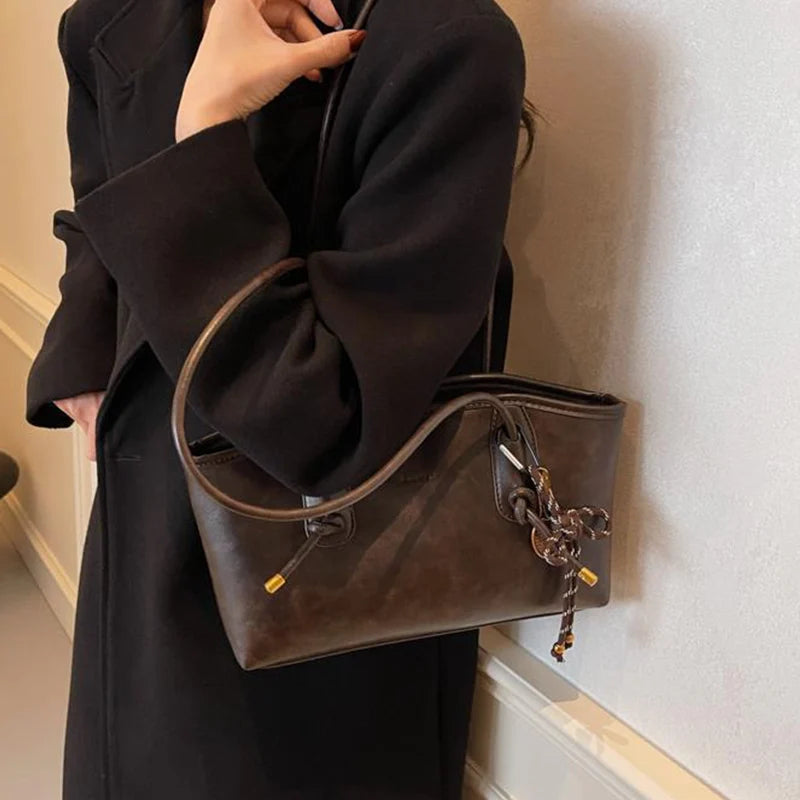 🎁Ingyenes ajándék-medálja🔥Kedvezményes ár👜 Vintage PU válltáska – Időtálló elegancija minden napra!