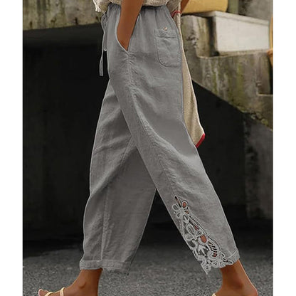 🎉46% árcsökkentés🌿Elegáns laza bokanadrág praktikus zsebekkel✨Csipkeszegélyes női rövid nadrág – Állítható húzózsinóros derék, légáteresztő pamutkeverék!