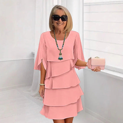 😜40% árcsökkentés👗🌸 Elegáns réteges környakú ruha – Lebegő sziluett, sokoldalú egyszínű, S–3XL-ig! ✨💃