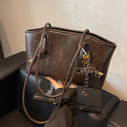 👍2026 Új modell😜30% árcsökkentés👜 Vintage stílusú PU bőr válltáska – Prémium minőség, praktikus és nőies mindennapi kiegészítő!