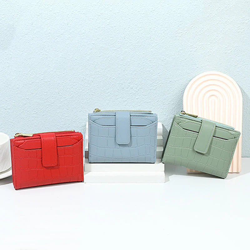 🔥1+1 ingyenes🥰Női Kompakt Egyszínű Pénztárca👛Könnyű elegáns pénztárca 100g 💸Kompakt női PU bőr pénztárca – Sok kártyahellyel, biztonságos cipzár és gombzár!