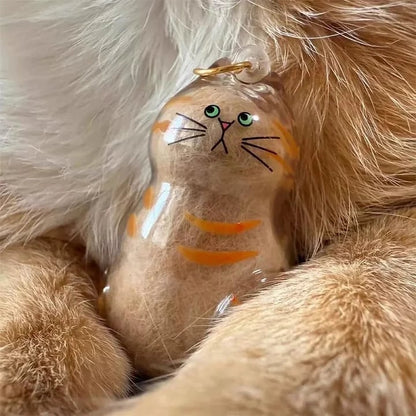 🐱💕 Macska alakú emlék kulcstartó – Átlátszó szőrtároló kapszulával, hordozható, 6 stílusban! 🌈✨