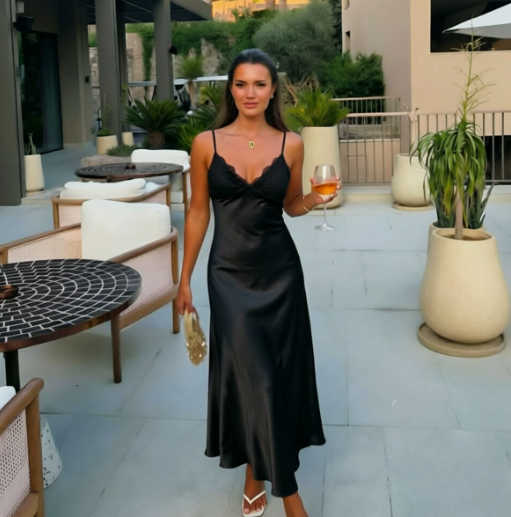 👗✨ Fényűző szatén csipkés ruha – Sima szaténszövet, finom csipke felsőrésszel, alakot kiemelő szabás! 🌸💃